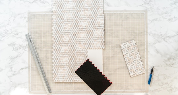 Set de mostre cu motive brodate